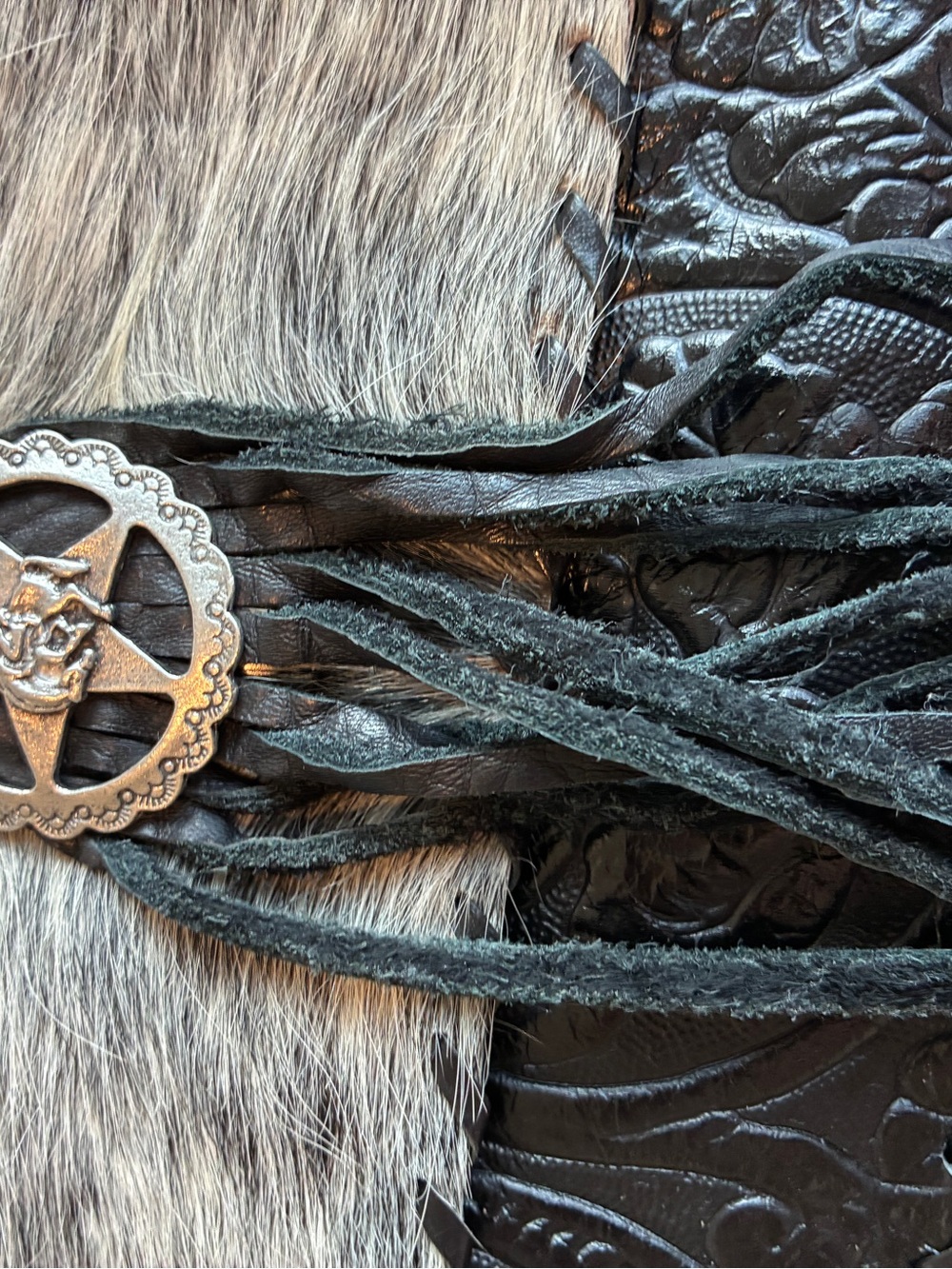 Hand made leather and hide Yellowstone Montana handbag. - Picture 2 of 6